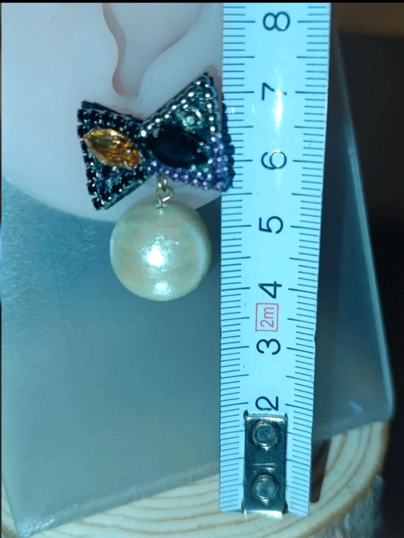 Boucles d'oreilles design nœud multicolore style Swarovsky avec perles synthétiques de Gargle – photo 5